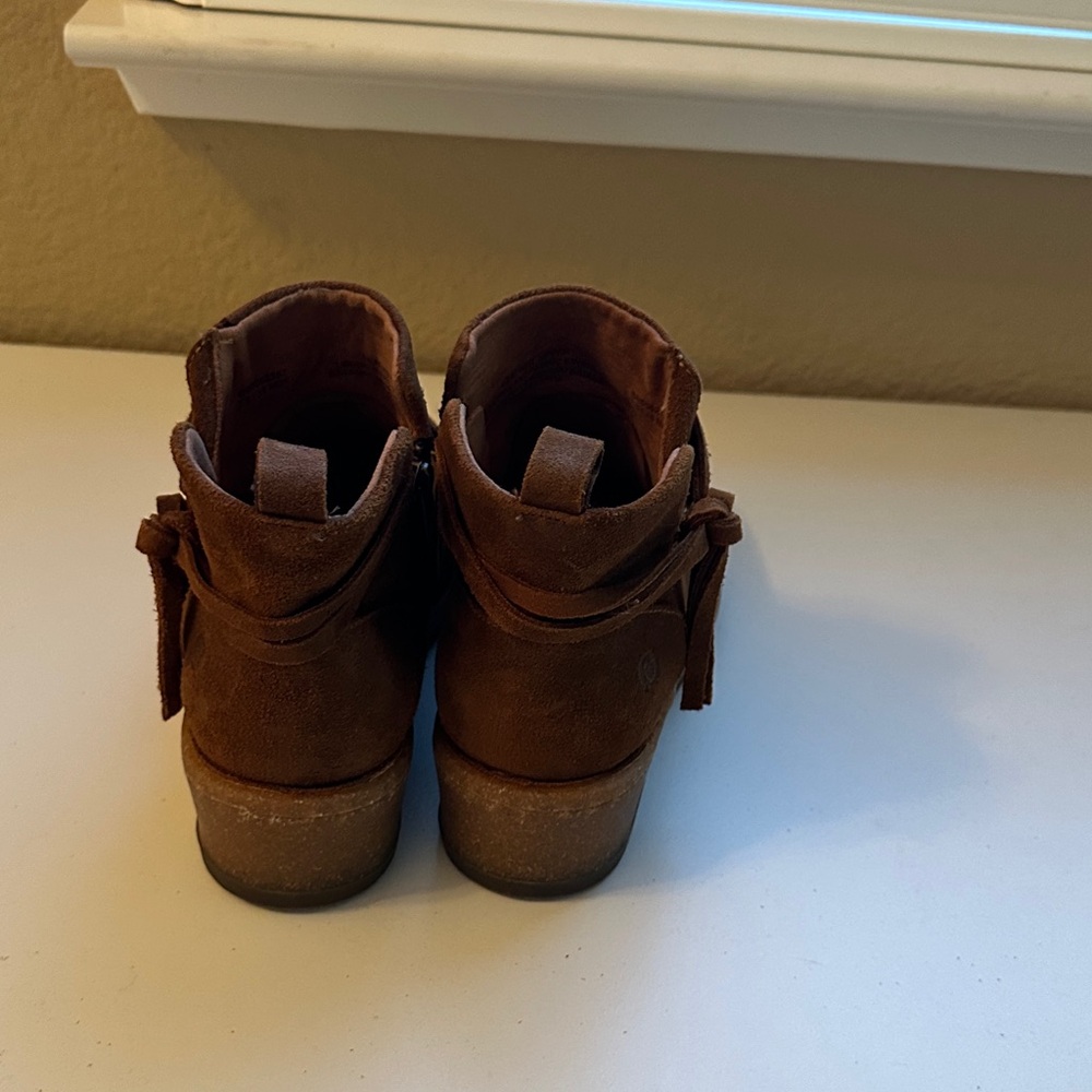 Born Chestnut Suede Comfort Ankle Booties Tassels Zip Size 7.5 - Picture 3 of 11